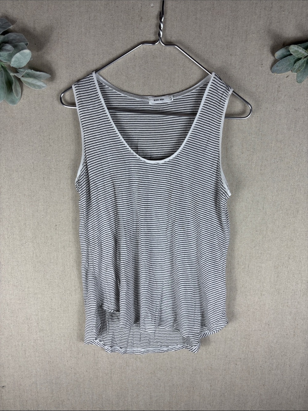 Mod Ref > Scoop Neck Striped Sleeveless Tank Top White & Black Small